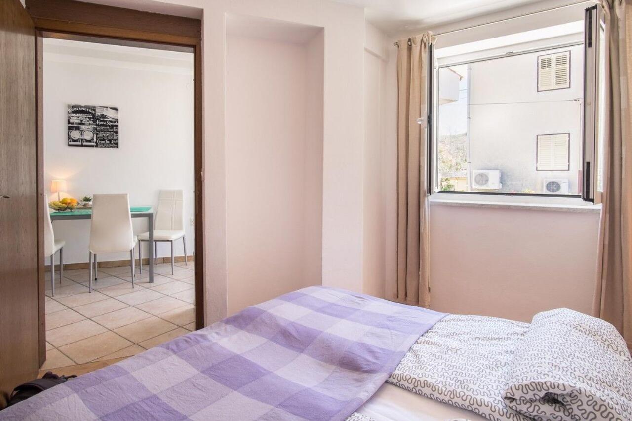Apartment Polo Vrbnik Buitenkant foto