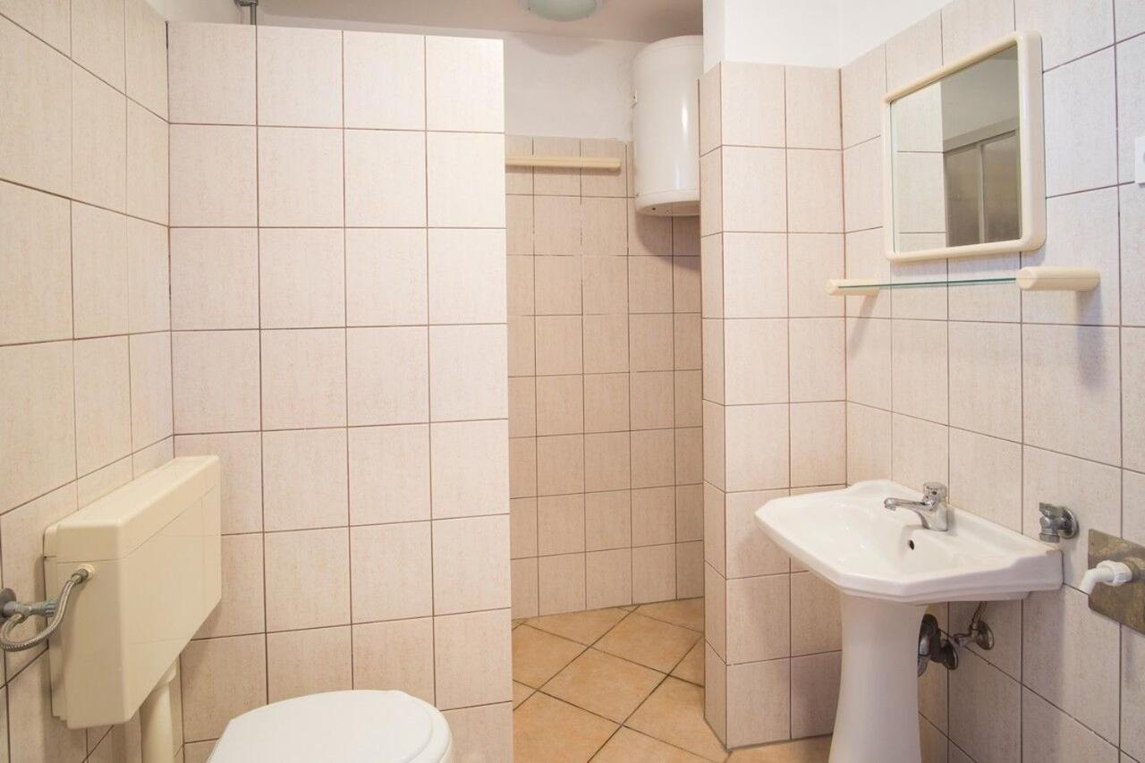 Apartment Polo Vrbnik Buitenkant foto